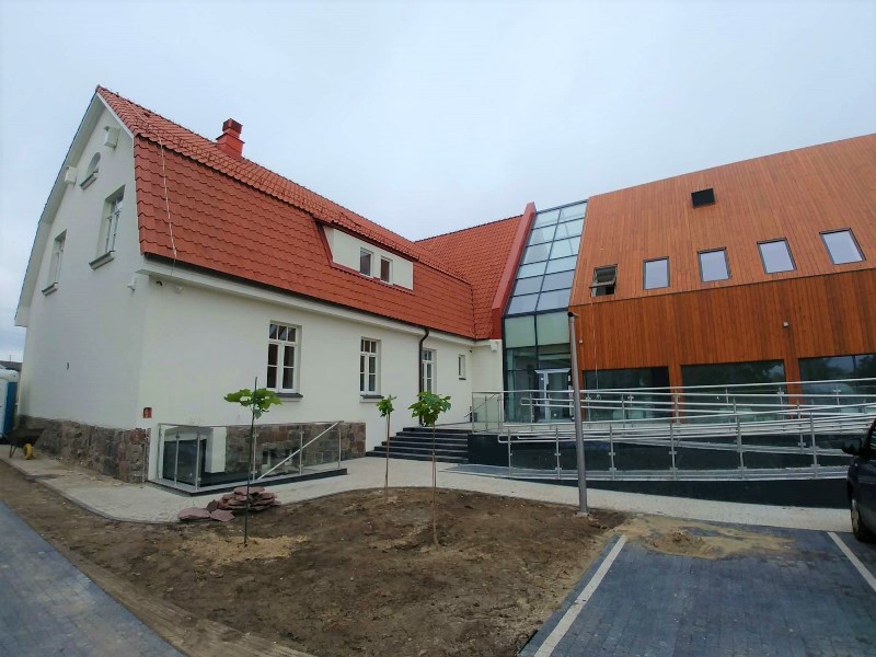wyremontowany budynek - widok z tyłu