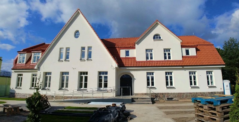 wyremontowany budynek - widok z przodu