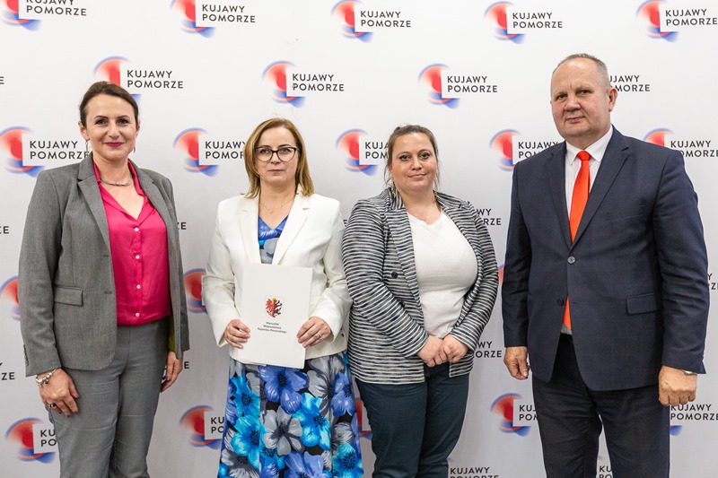Pani Prezes w otoczeniu przedstawicieli Samorządu województwa.