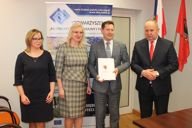 Przedstawiciele Gminy Szubin z Wicemarszałkiem i Prezes LGD.
