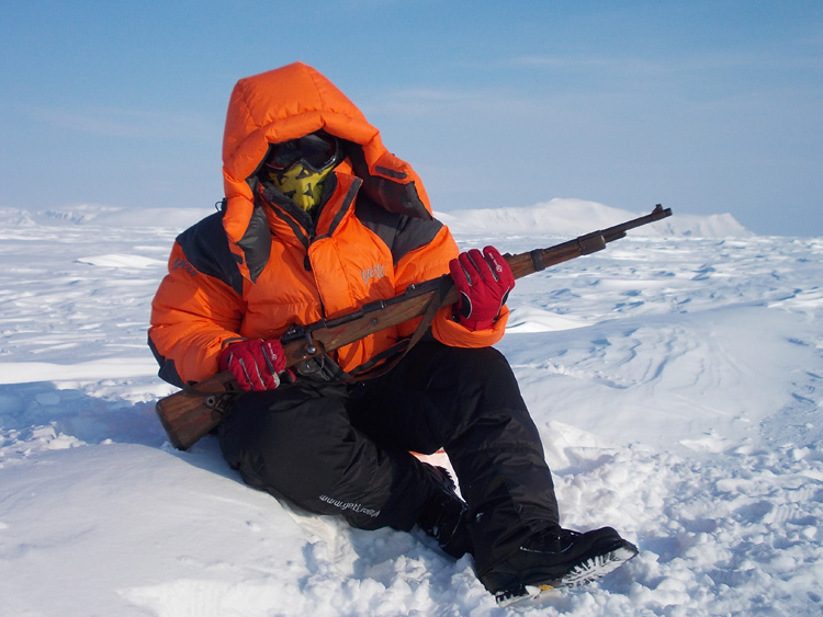 Przez Arktykę w różowych rękawiczkach